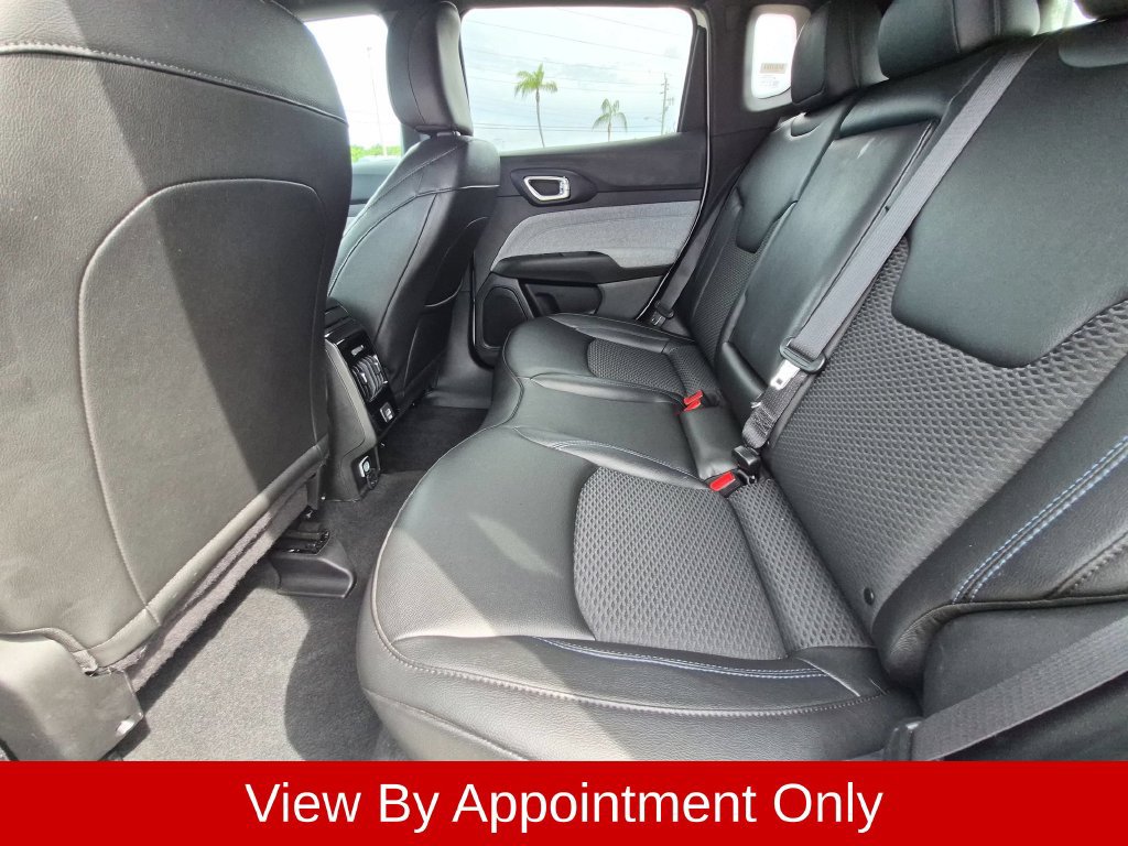 Used 2025 Jeep Compass Latitude AWD/4WD image 27