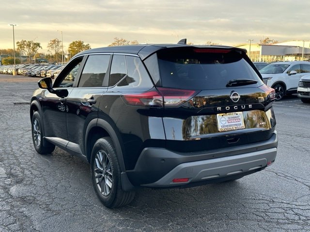 Used 2023 Nissan Rogue S image 6