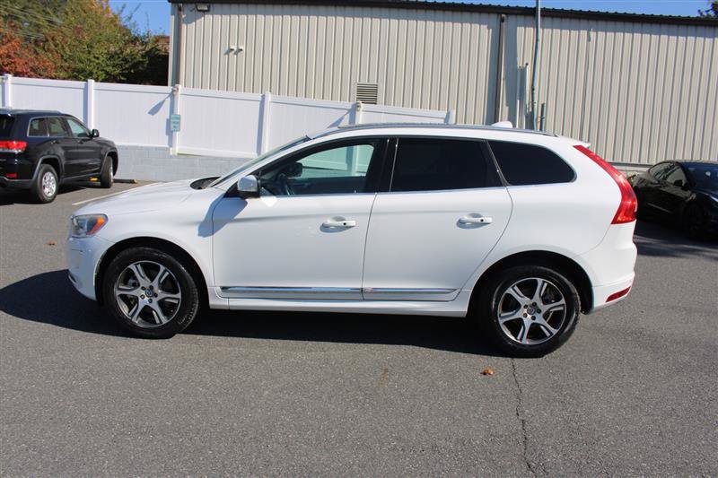 Used 2015 Volvo XC60 T6 w/ Proximity Package AWD/4WD image 4