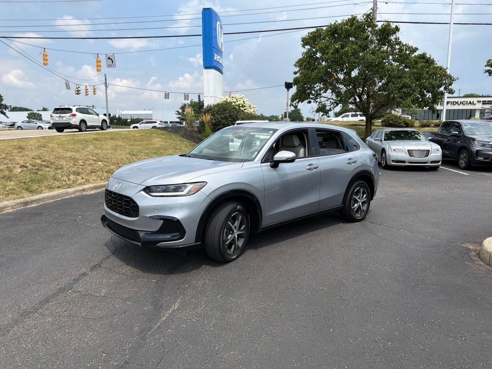 Used 2025 Honda HR-V EX-L image 9