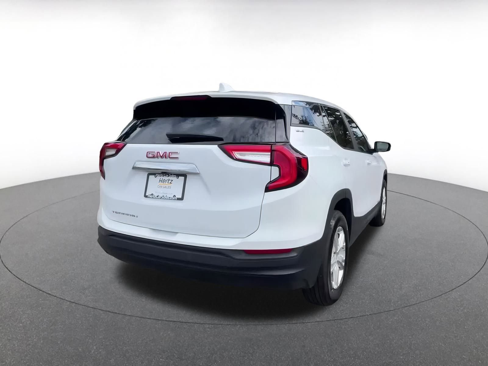 Used 2024 GMC Terrain SLE image 15