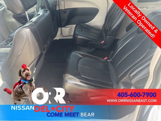 Used 2023 Chrysler Pacifica Touring-L image 10