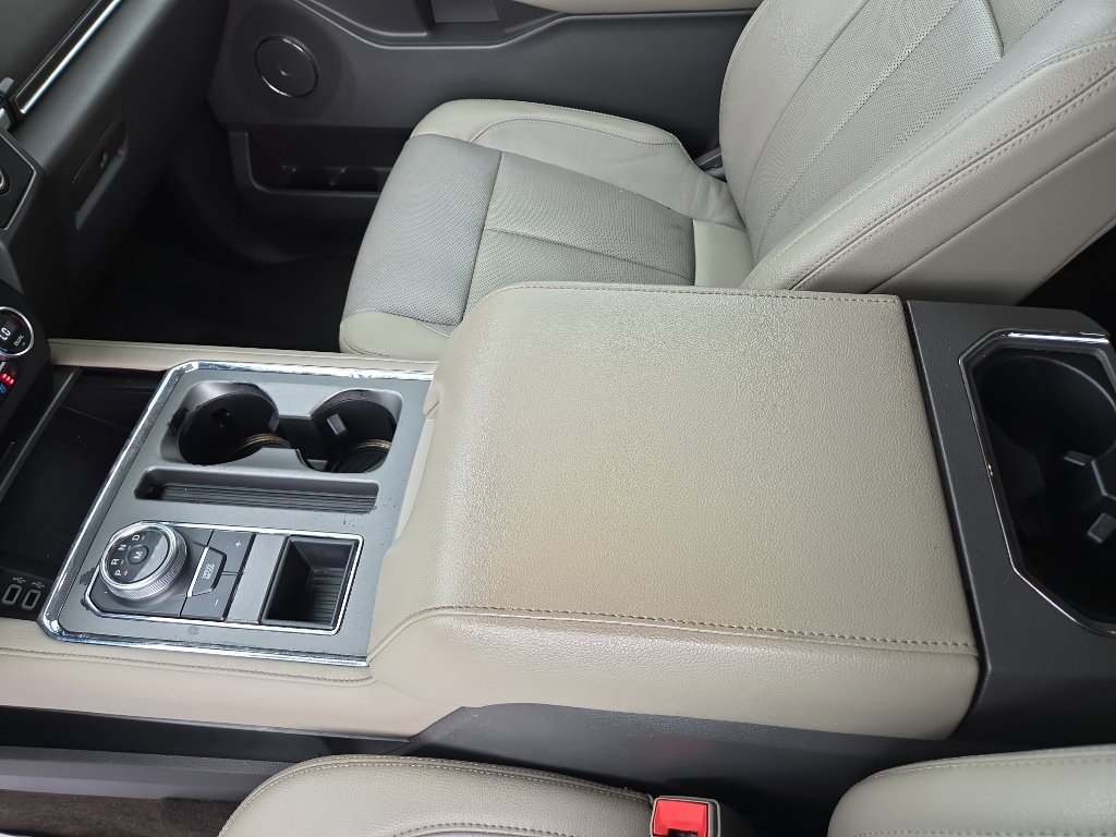 Used 2018 Ford Expedition XLT w/ Equipment Group 202A RWD image 30