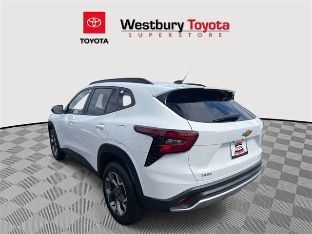 Used 2024 Chevrolet Trax LT w/ Driver Confidence Package image 6