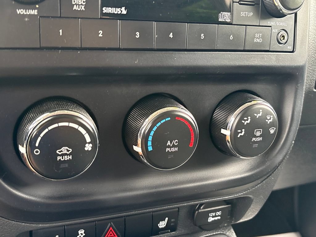 Used 2017 Jeep Patriot Latitude AWD/4WD image 15