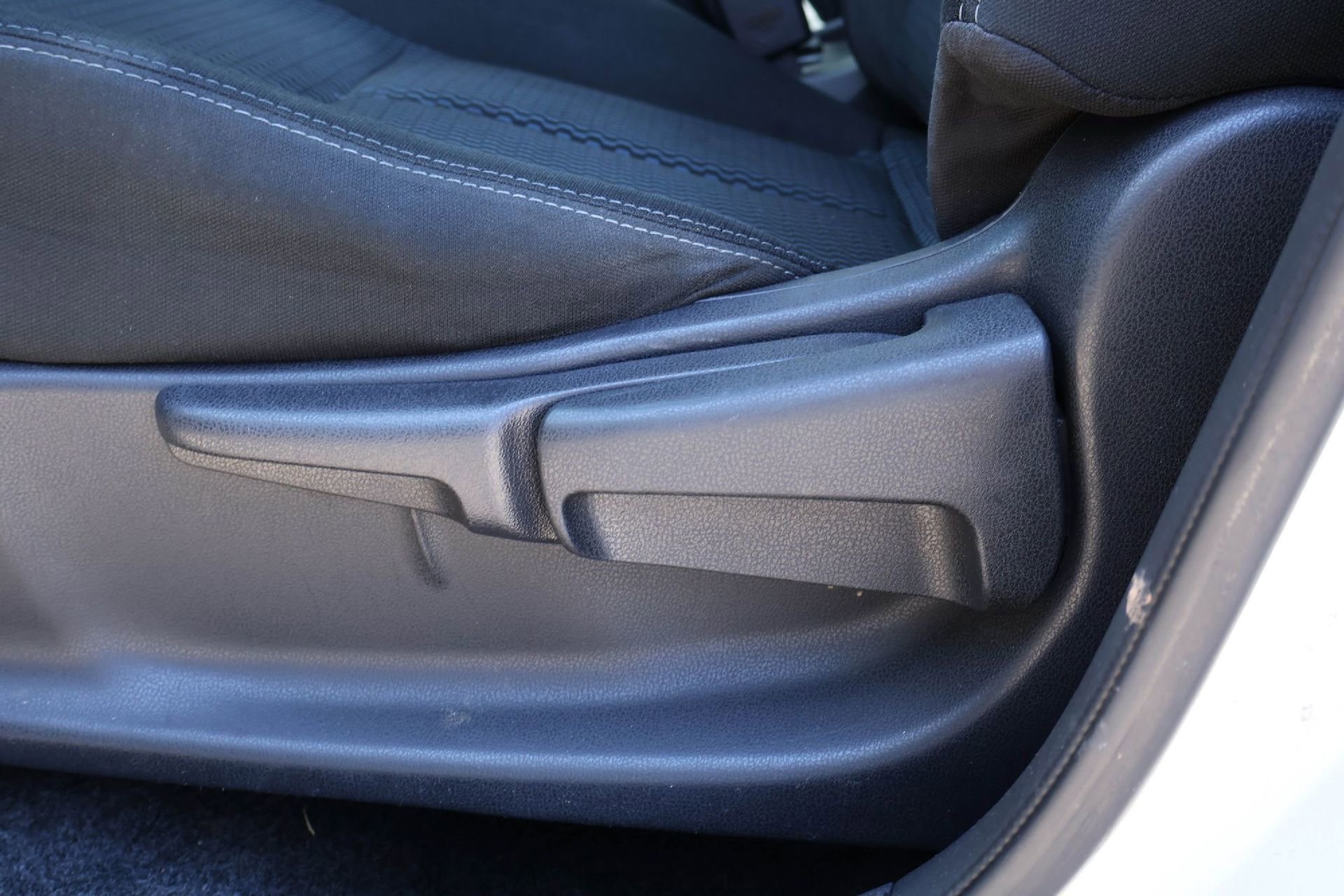 Used 2016 Nissan Versa Note SV FWD image 24