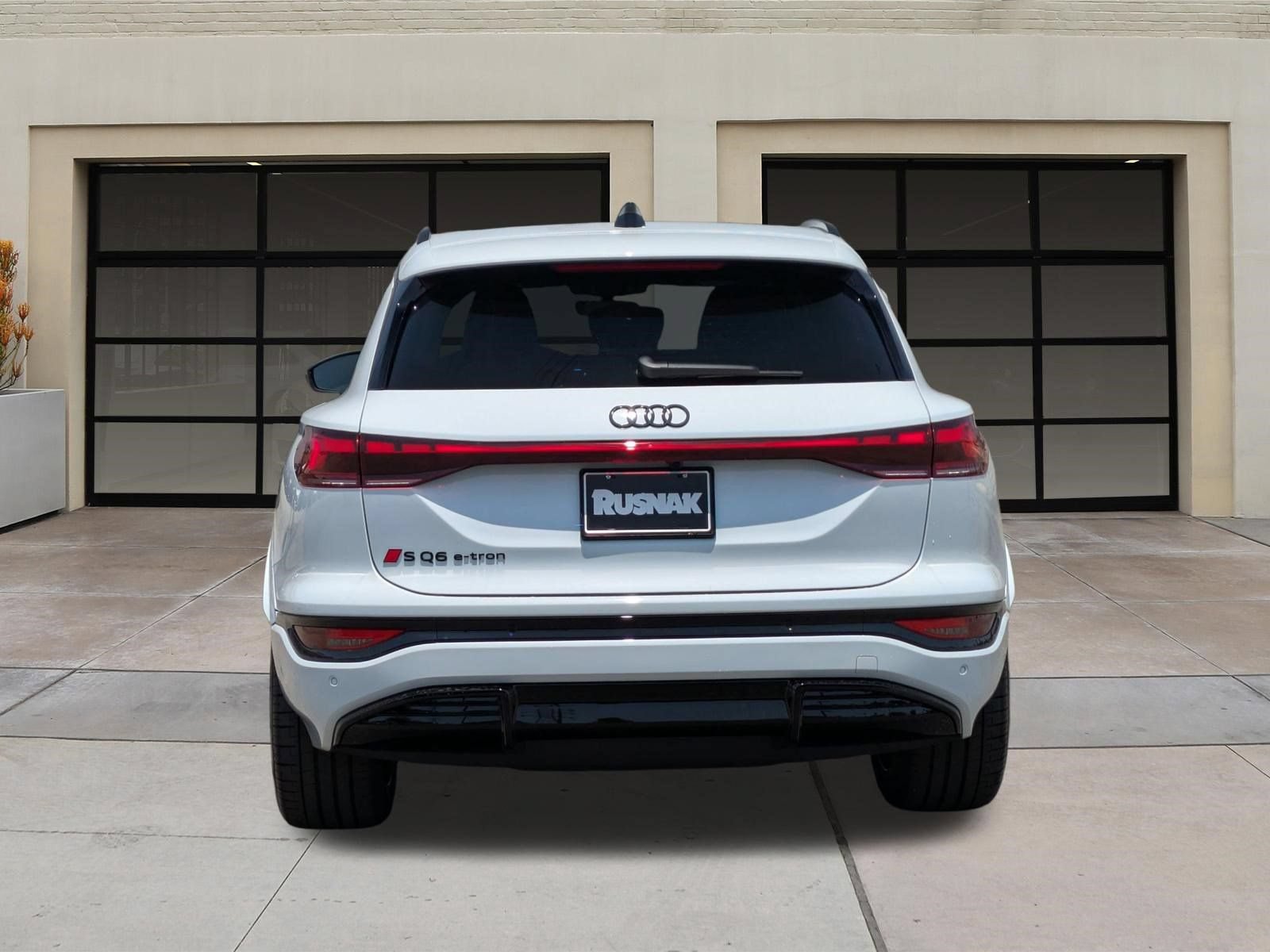 New 2027 Audi SQ6 e-tron Premium Plus AWD/4WD image 4