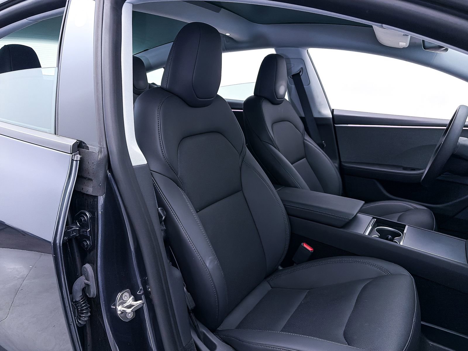 Used 2024 Tesla Model 3 Standard Range image 30