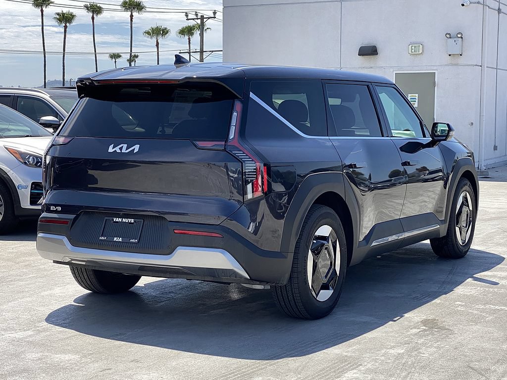 New 2026 Kia EV9 Light RWD image 3