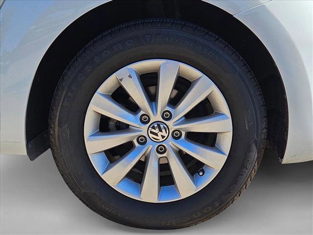 Used 2017 Volkswagen Beetle 1.8T S image 22