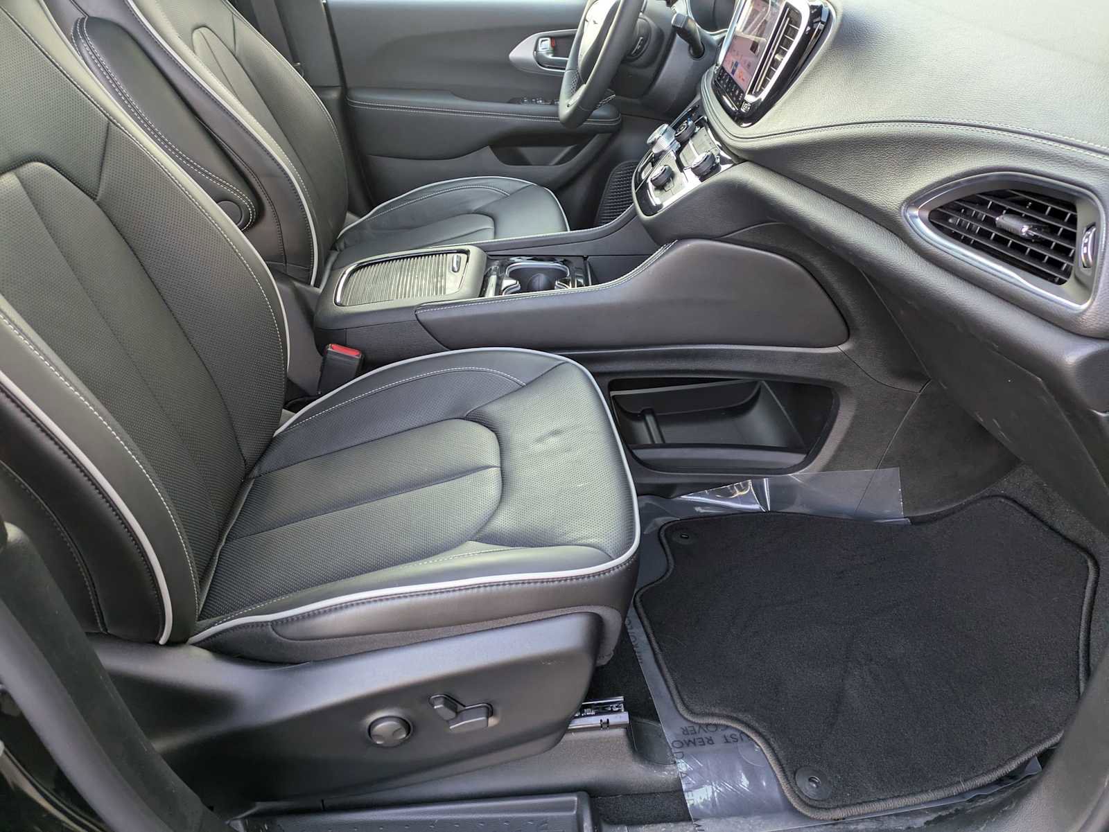 Used 2026 Chrysler Pacifica Limited w/ S Appearance Package image 18