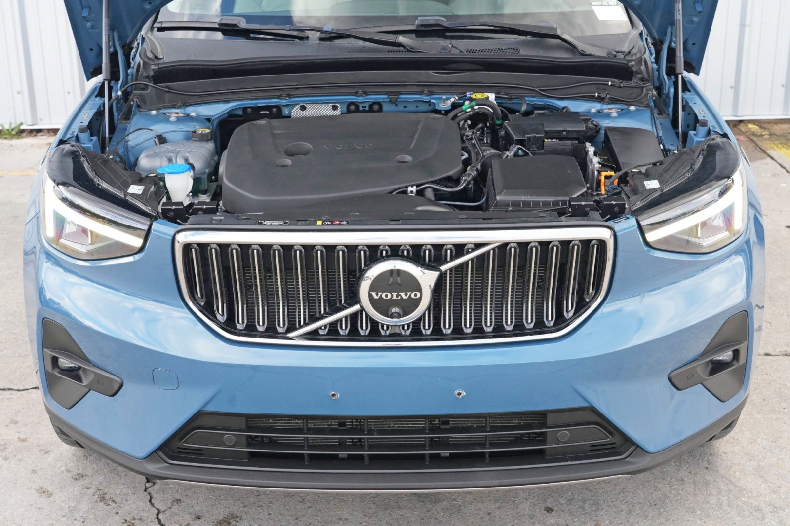 Used 2023 Volvo XC40 B5 Ultimate image 7