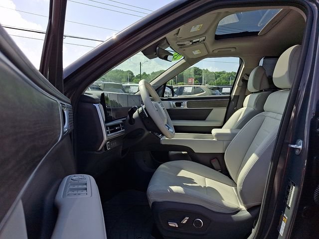 Used 2025 Hyundai Santa Fe Limited AWD/4WD image 16