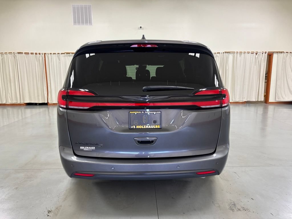 Used 2021 Chrysler Pacifica Touring w/ S Appearance Package FWD image 7