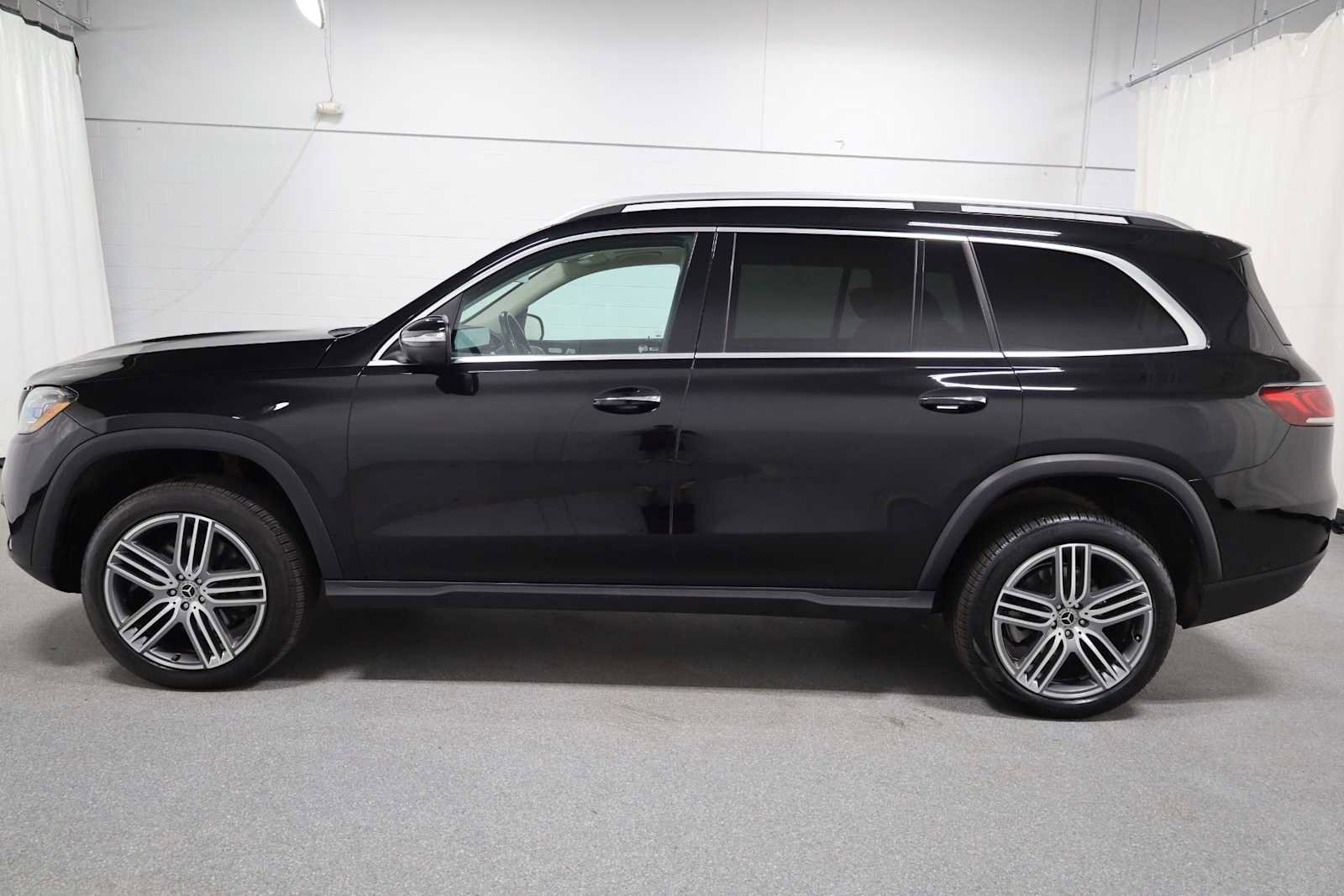 Used 2022 Mercedes-Benz GLS 450 4MATIC image 2