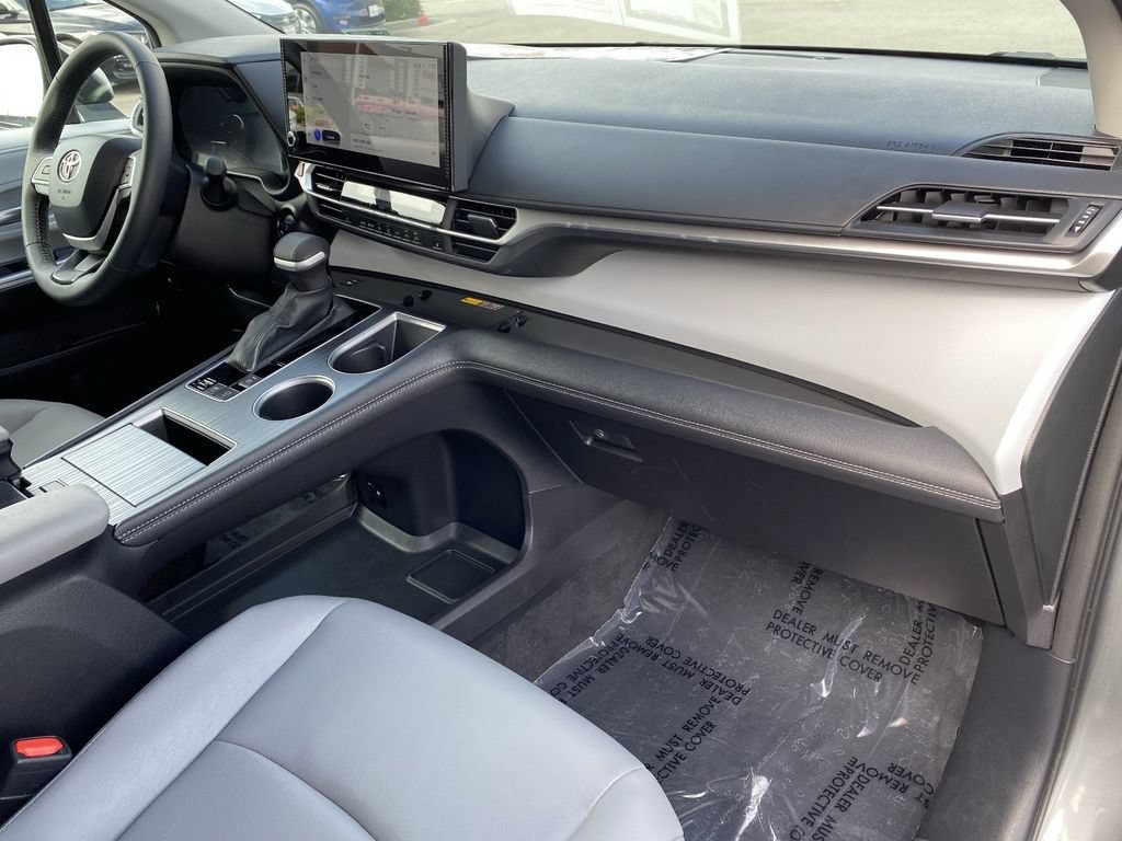 Certified 2026 Toyota Sienna XLE FWD image 18