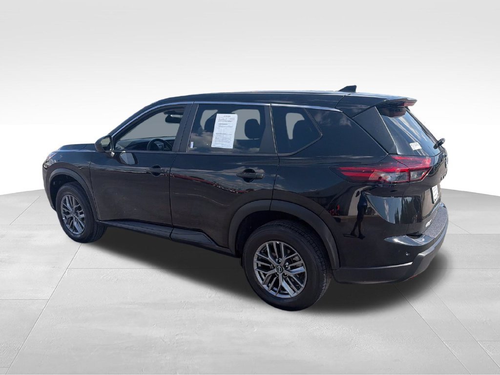 Used 2024 Nissan Rogue S AWD/4WD image 3