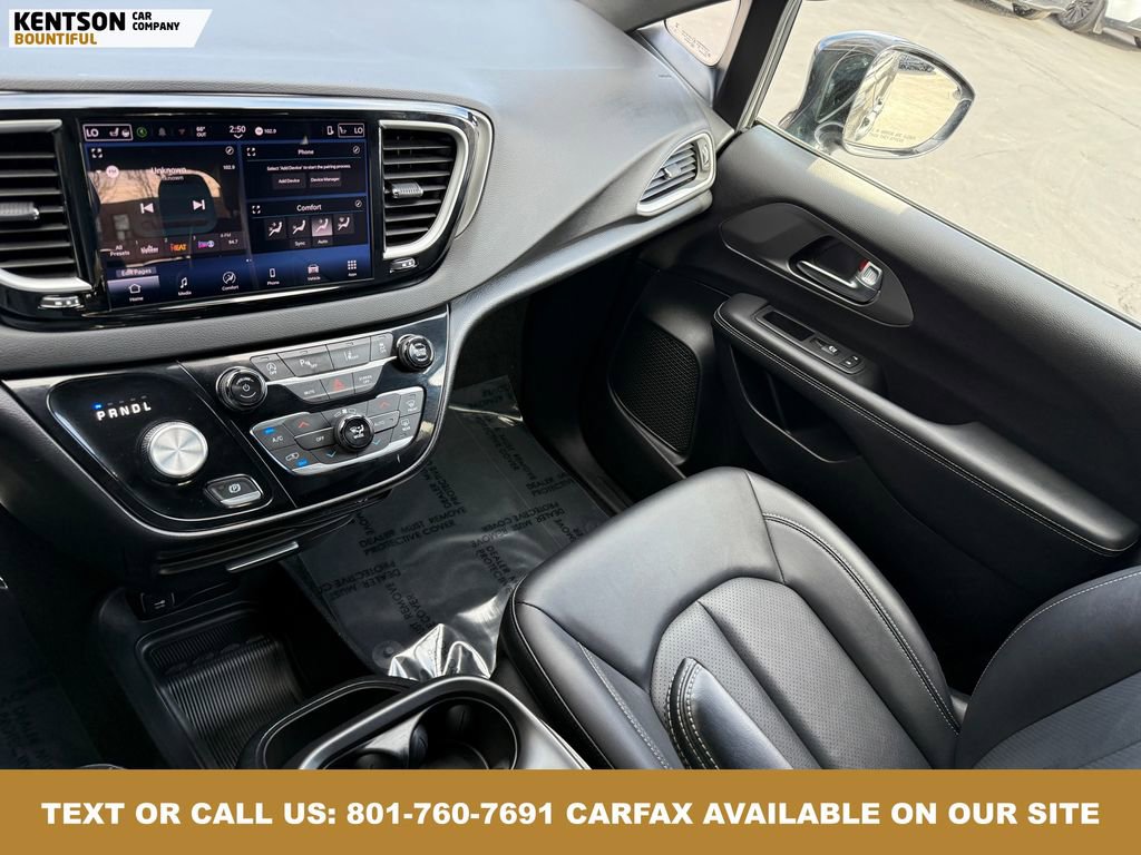 Used 2025 Chrysler Pacifica Select image 24