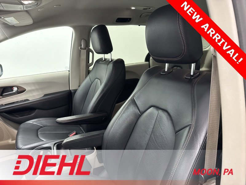 Used 2019 Chrysler Pacifica Touring-L w/ Advanced Safetytec Group image 21