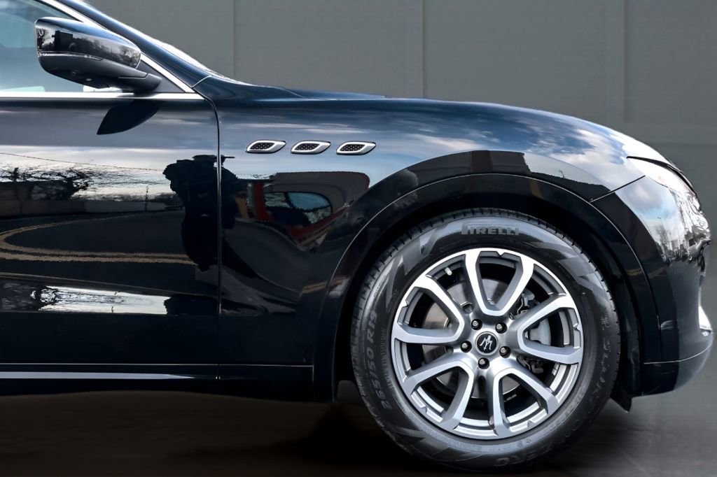 Used 2021 Maserati Levante image 10