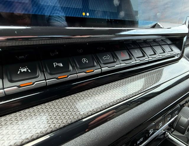 Used 2025 Chevrolet Silverado 1500 ZR2 w/ Technology Package image 32