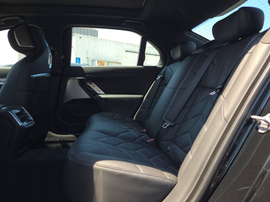 Used 2024 BMW 760i xDrive AWD/4WD image 10