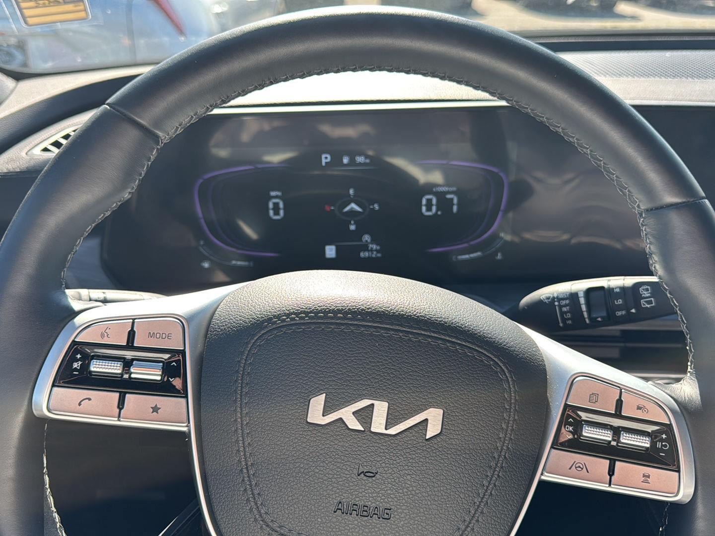 Used 2025 Kia Telluride AWD image 27