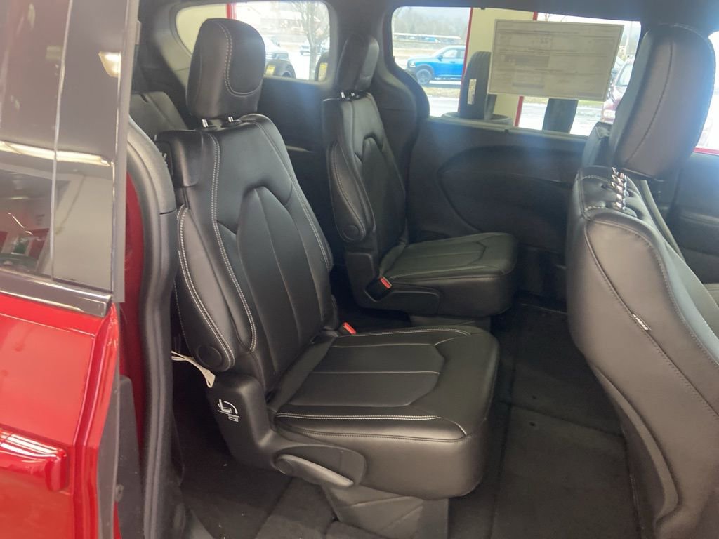 New 2026 Chrysler Pacifica Select w/ S Appearance Package image 20