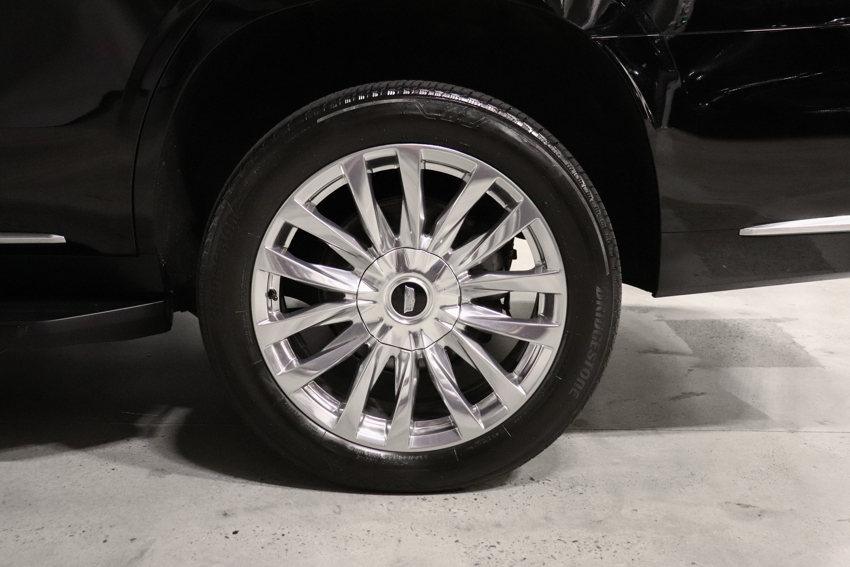 Used 2023 Cadillac Escalade Premium Luxury AWD/4WD image 9