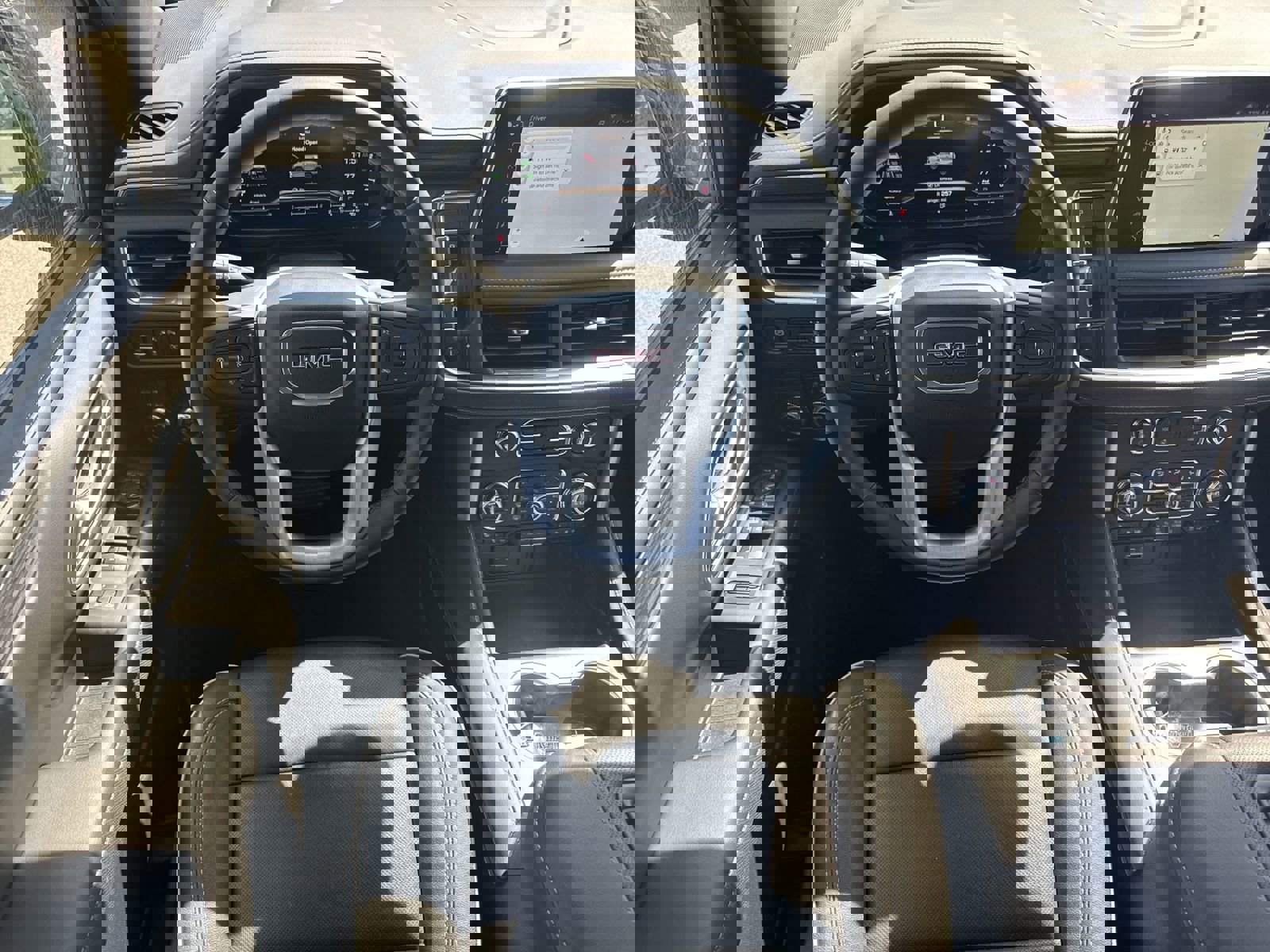 Used 2024 GMC Yukon SLT w/ SLT Luxury Package image 28