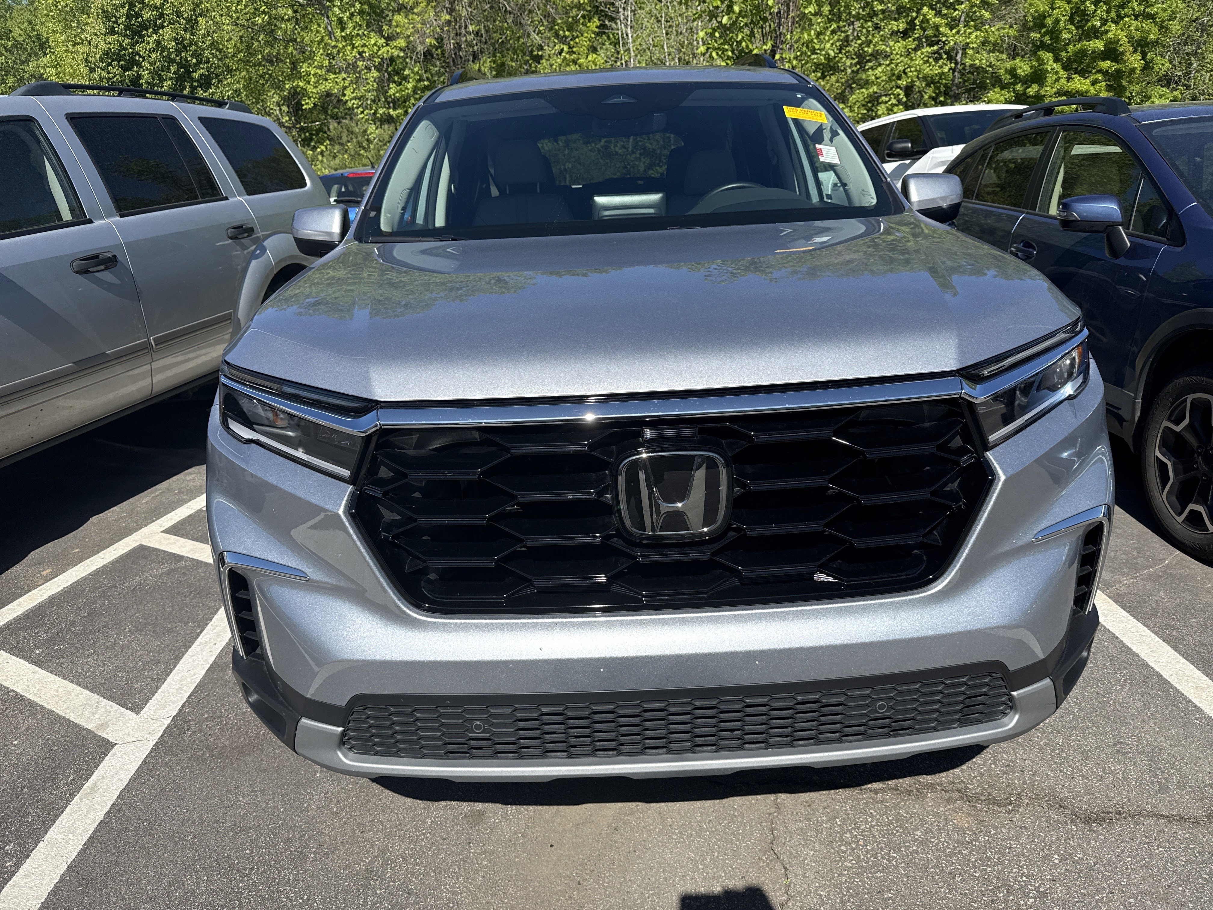 Used 2023 Honda Pilot Touring image 3