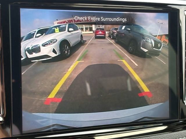 Used 2025 Chrysler Pacifica Limited FWD image 12