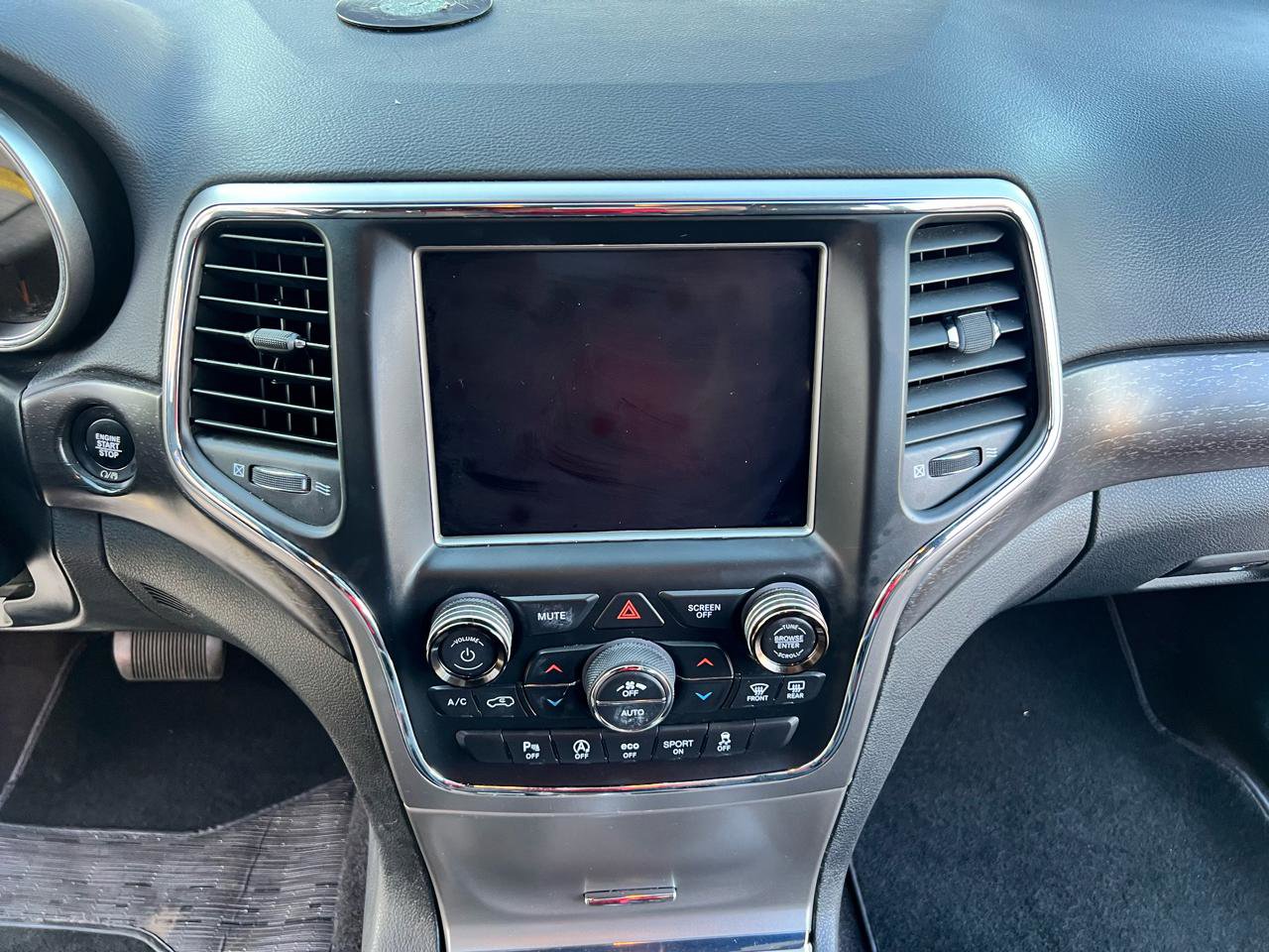 Used 2018 Jeep Grand Cherokee Laredo image 13