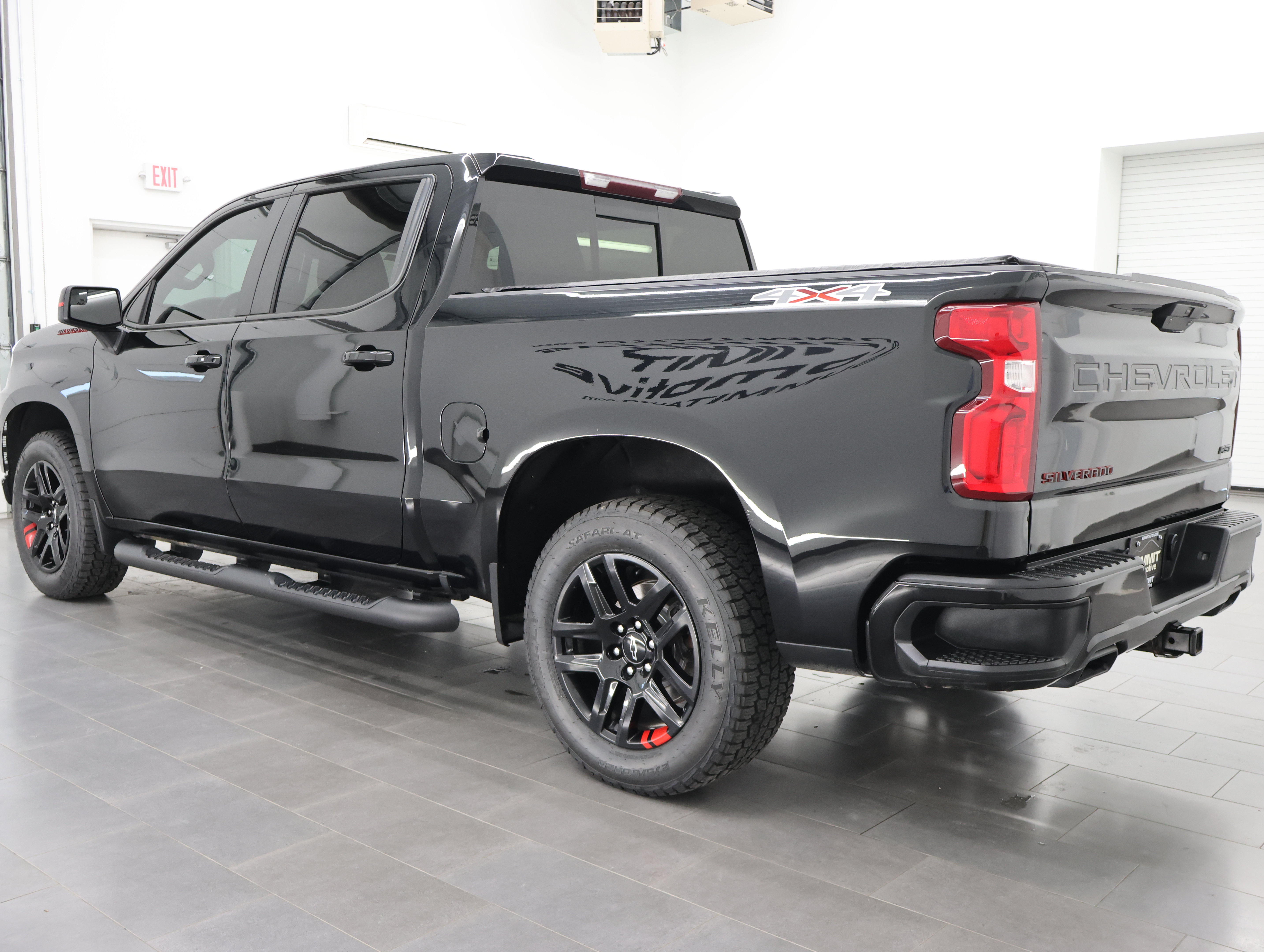 Used 2022 Chevrolet Silverado 1500 RST w/ Redline Edition AWD/4WD image 6