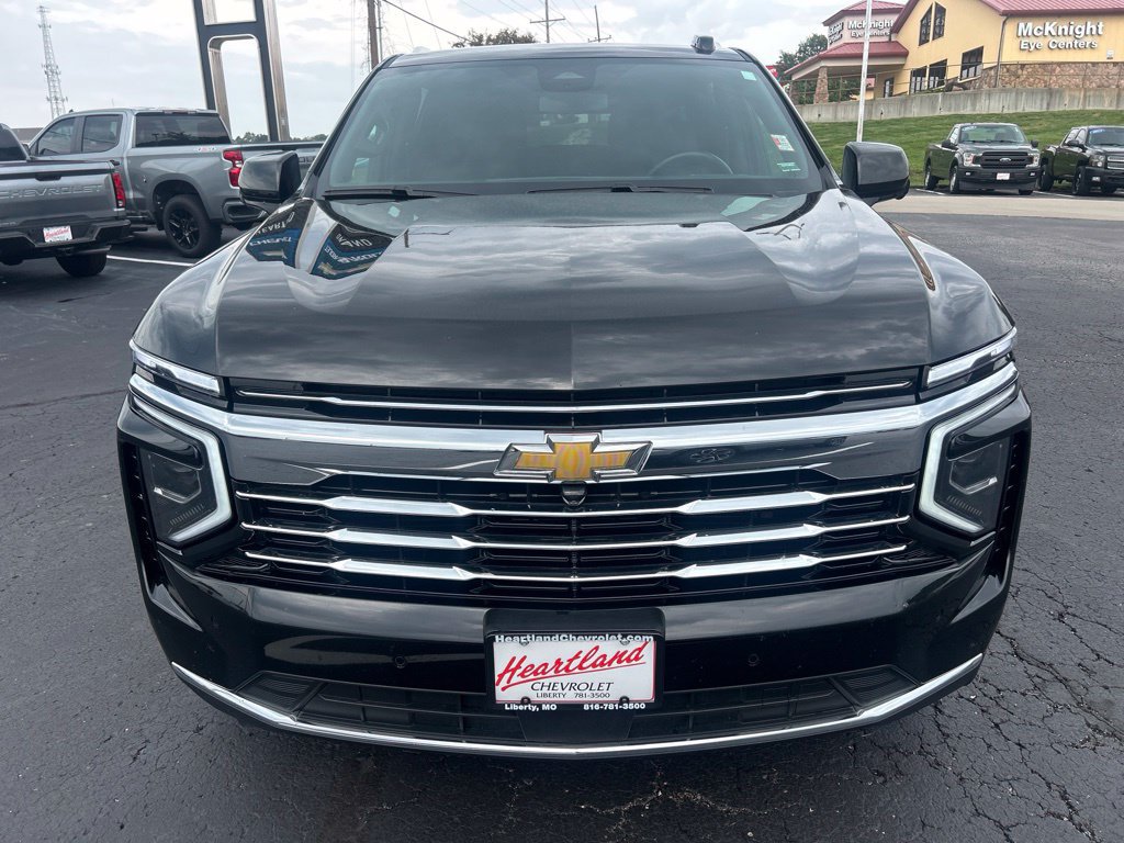 Used 2025 Chevrolet Suburban LT AWD/4WD image 2