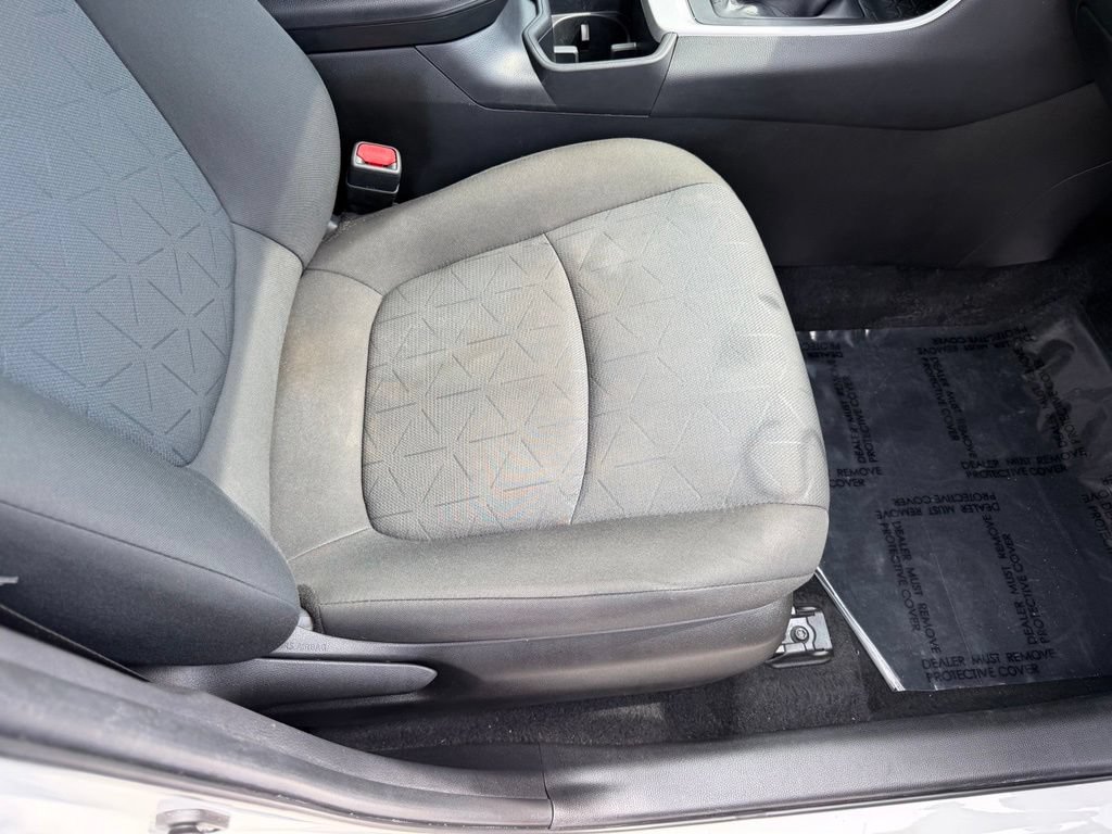 Used 2022 Toyota RAV4 XLE w/ Convenience Package FWD image 16
