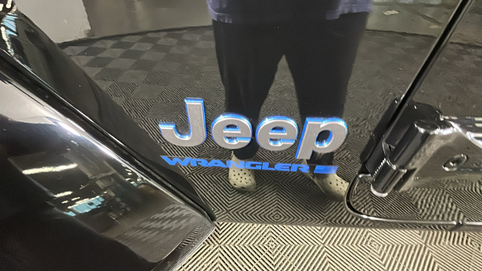 Used 2024 Jeep Wrangler Unlimited w/ Convenience Group AWD/4WD image 11