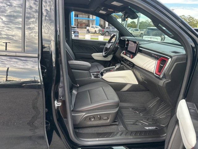 Used 2024 GMC Canyon AT4X image 32