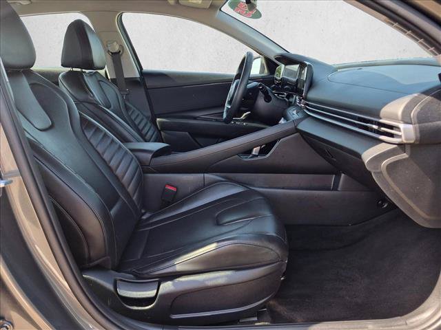Used 2025 Hyundai Elantra Limited FWD image 21