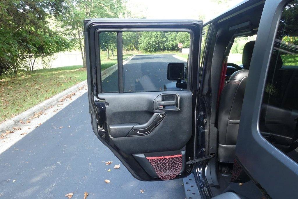 Used 2018 Jeep Wrangler Unlimited Rubicon AWD/4WD image 27