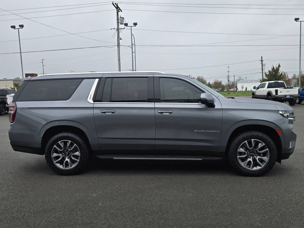 Used 2021 Chevrolet Suburban LT w/ LT Signature Package AWD/4WD image 5