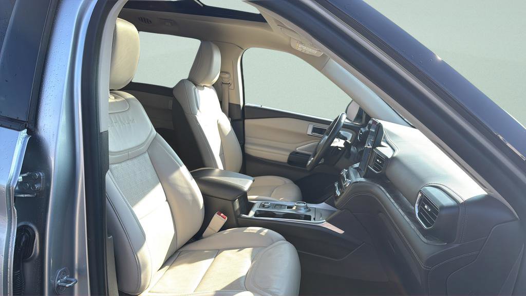 Used 2020 Ford Explorer Platinum w/ Premium Technology Package image 26