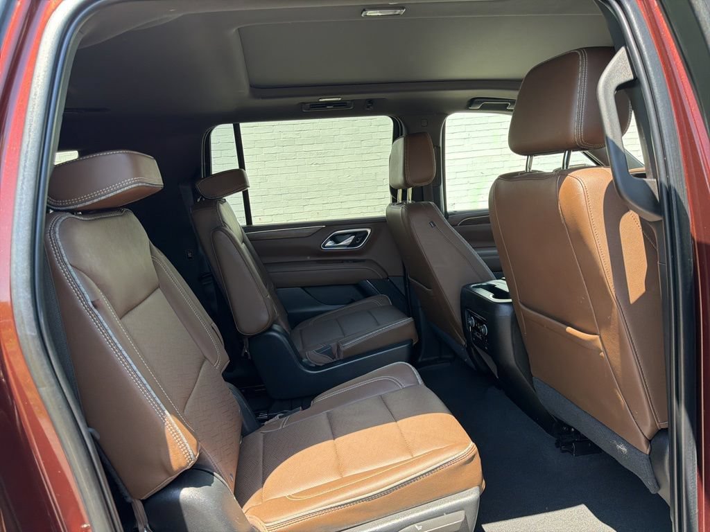Used 2022 Chevrolet Suburban High Country AWD/4WD image 11