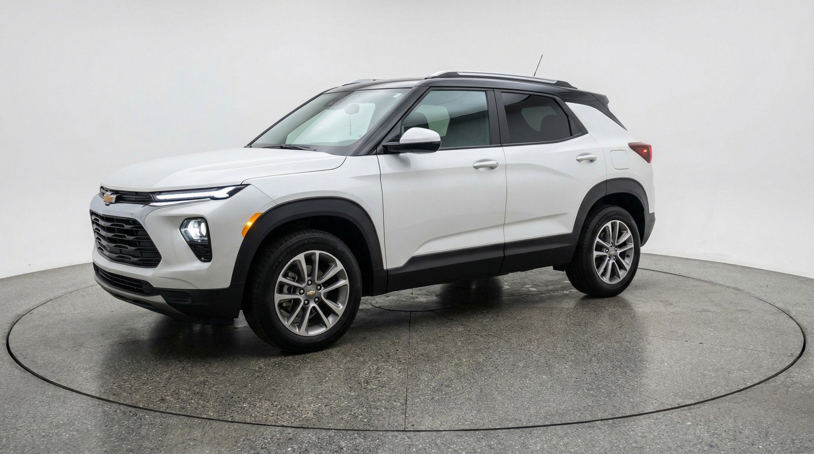 Used 2025 Chevrolet TrailBlazer LT image 3