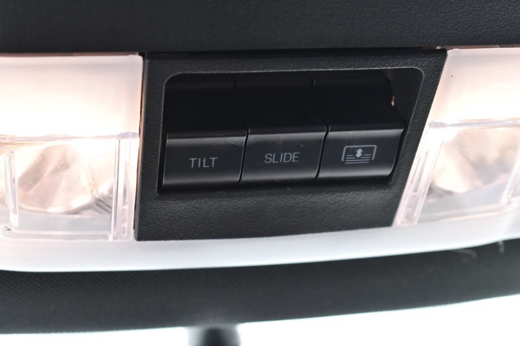 Used 2019 Ford Explorer XLT w/ Equipment Group 202A AWD/4WD image 36
