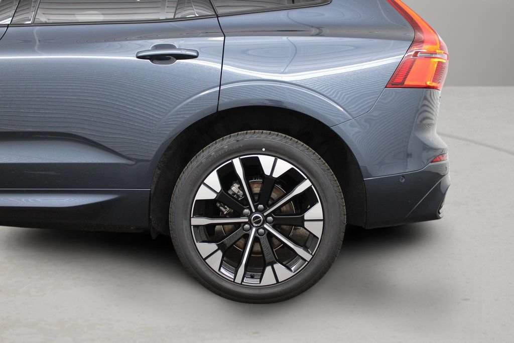 New 2026 Volvo XC60 B5 Plus w/ Protection Package Premier AWD/4WD image 8
