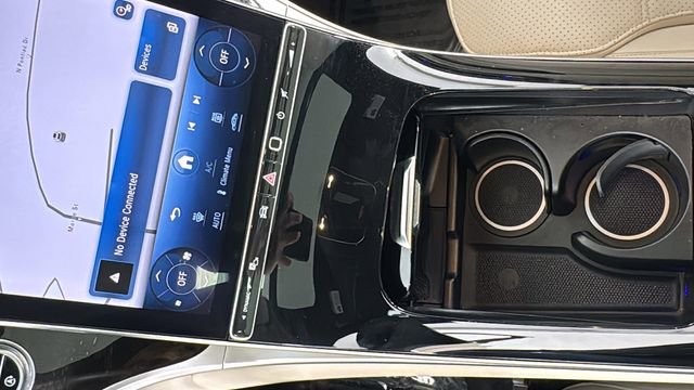 Used 2024 Mercedes-Benz GLC 300 4MATIC image 31