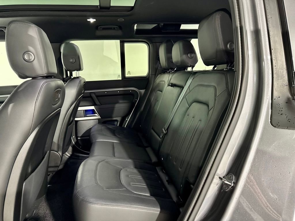 Used 2022 Land Rover Defender 110 S image 29