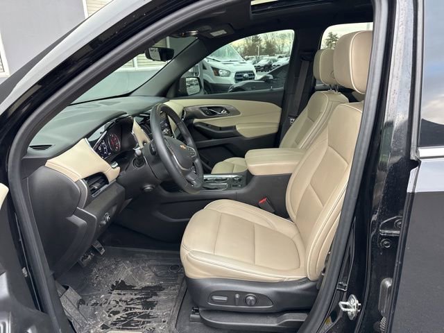 Used 2023 Chevrolet Traverse Premier image 36