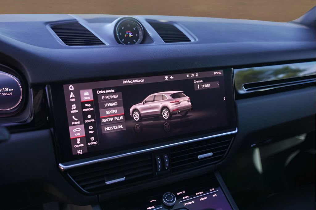 Used 2020 Porsche Cayenne E-Hybrid image 16